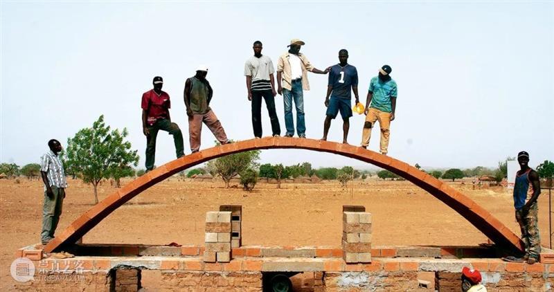 2022年普利兹克奖得主:Diébédo Francis Kéré 视频资讯 ADCNews 普利兹克奖 bédo Francis Kéré 得主 建筑界 荣誉 建筑师 教育家 社会活动家 崇真艺客